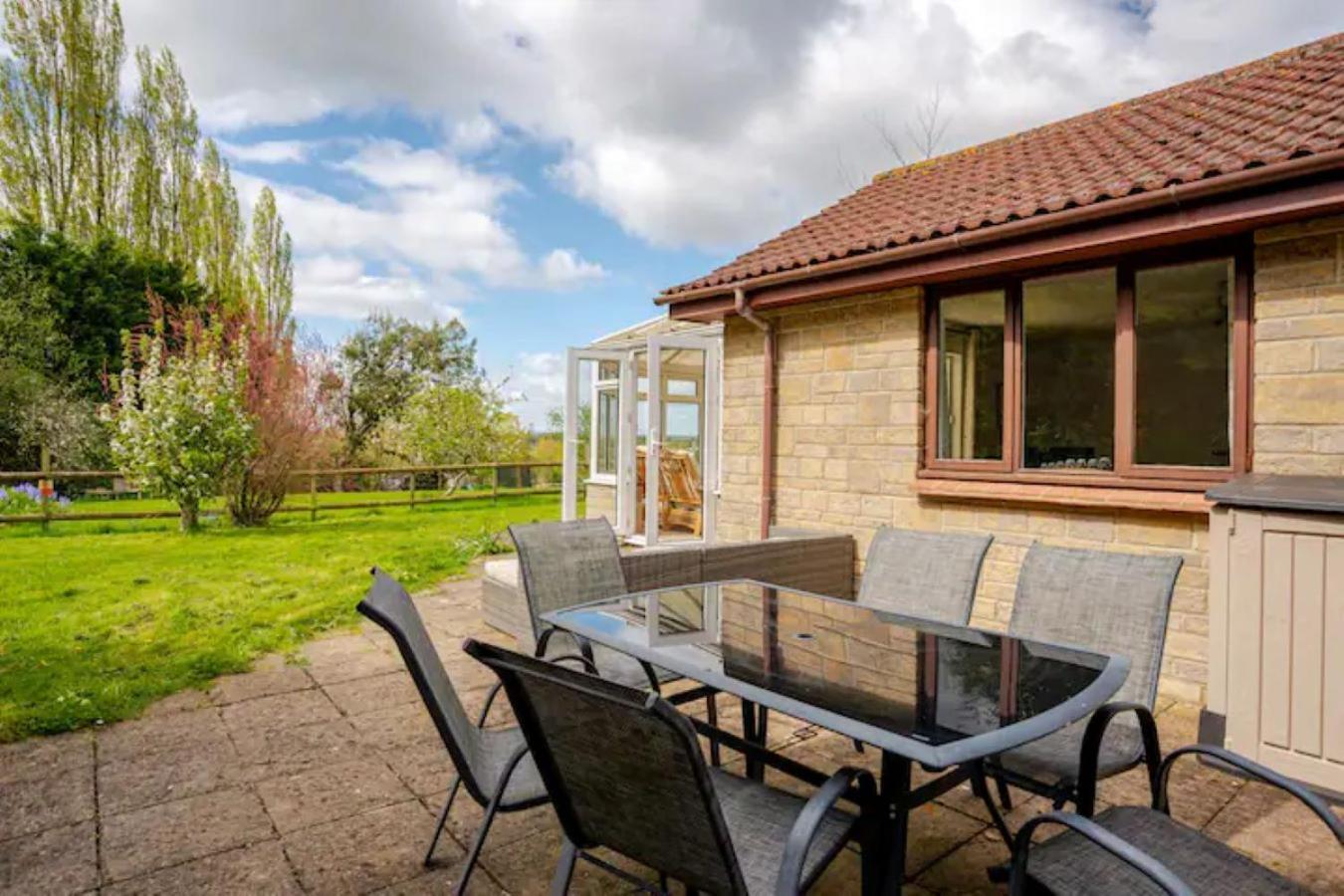 Tanglewood Apartment West Ashton ภายนอก รูปภาพ